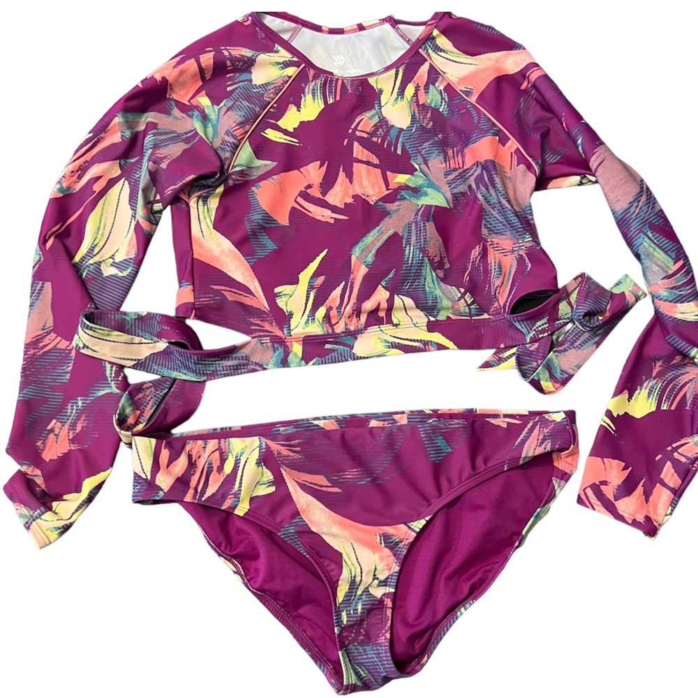 All in Motion L Rash Guard & Bikini